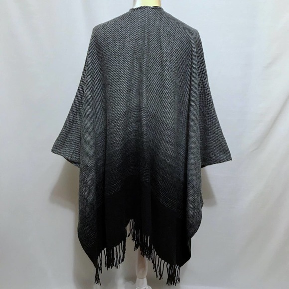 ❌SOLD❌ Ann Taylor Loft Ombré Poncho for Women One Size - Picture 6 of 8